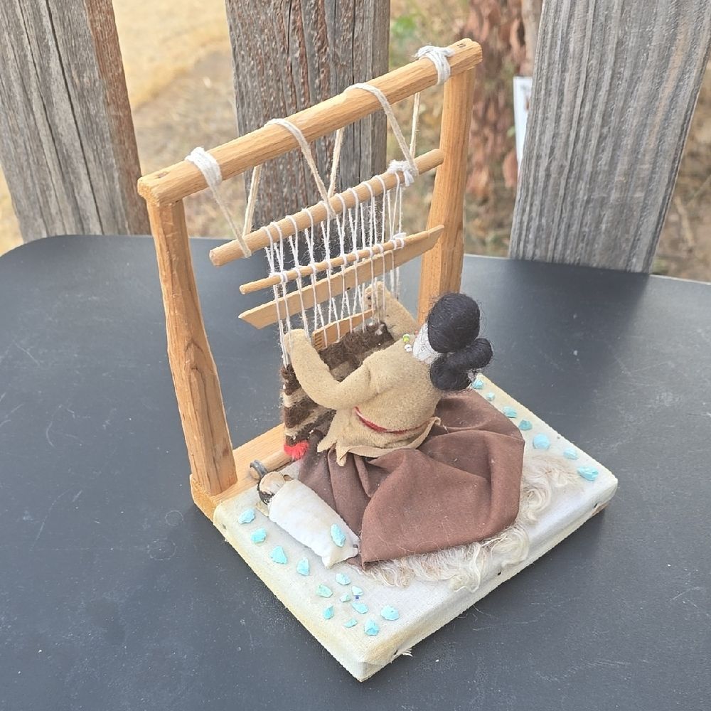 VTG Navajo Weaver Mother & Baby Doll – Handcrafted Loom & Rug Display
